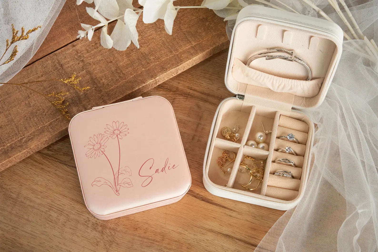 Personalized Travel Jewelry Box – Perfect Gift for Bridesmaids & Best Friends - giftyourways