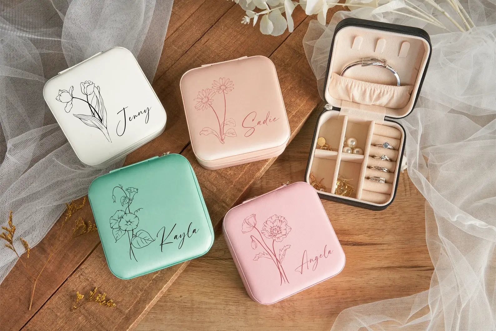 Personalized Travel Jewelry Box – Perfect Gift for Bridesmaids & Best Friends - giftyourways